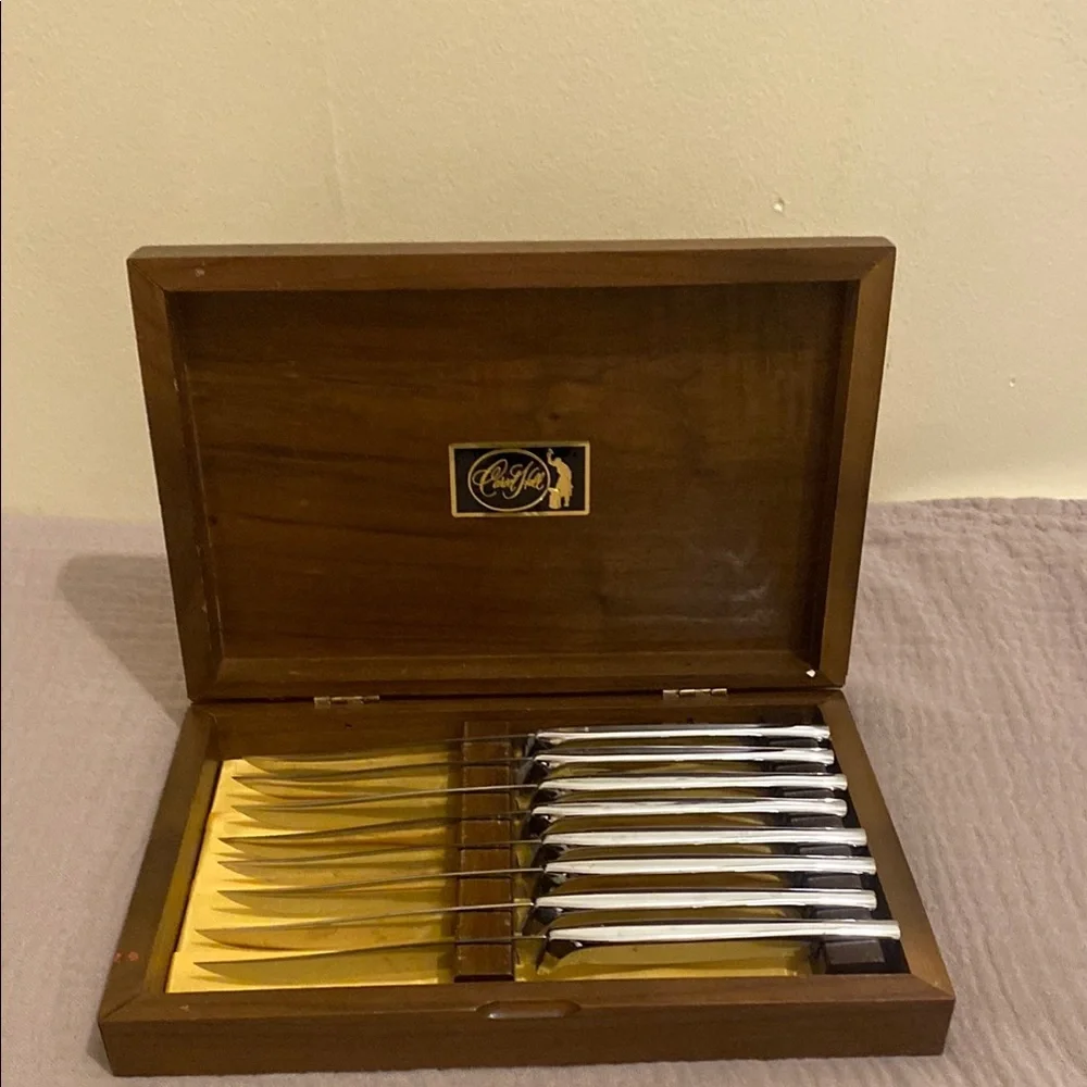 CARVEL HALL Stainless USA Elegant Silver Steak Knife Set ( 8)